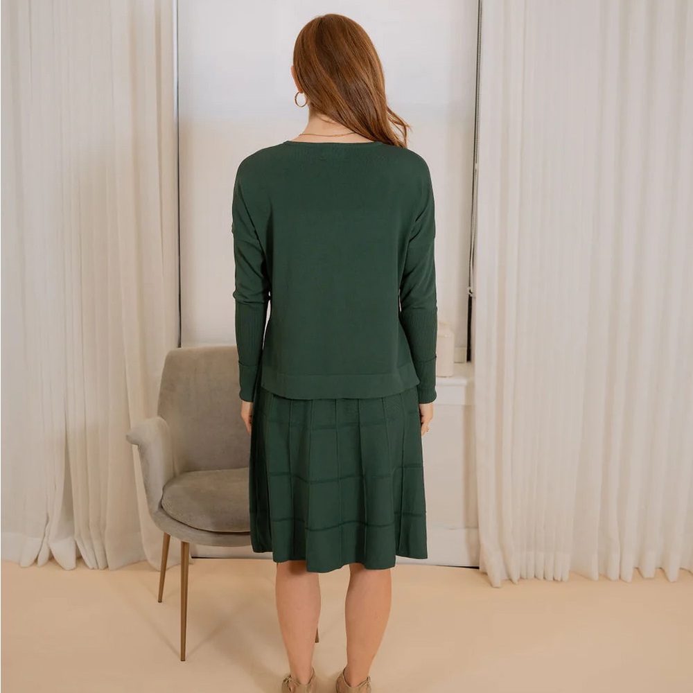 Elegant Green Women's Skirt - Picture 2 of 3